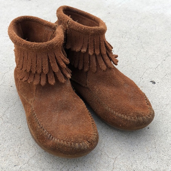 Minnetonka Kids//Toddler Double Fringe Side Zip Suede Ankle Boot Brown
